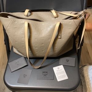 ❤️mint condition MCM bag